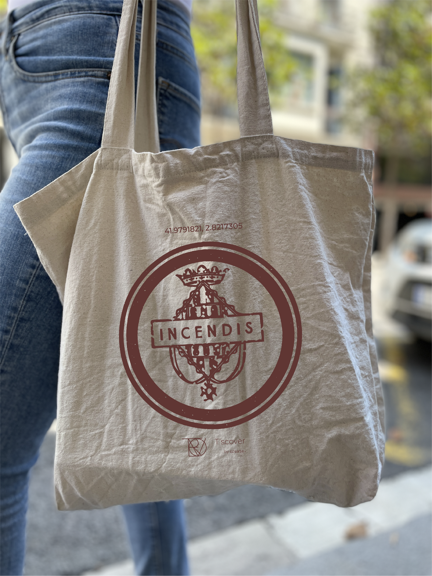Girona Shopping Bag Print shirts
Kanaldeckel
Gullydeckel
Design 
Kanaldeckel print
Kanaldeckel design
Discover 
Tscover 
Aufdruck
Stadt merch
Stadt
Tscover by create.studio
Tscover by create.
Manhole cover
 estempada
catalunya Katalonien girona incendis aigua fire water wasser feuer 