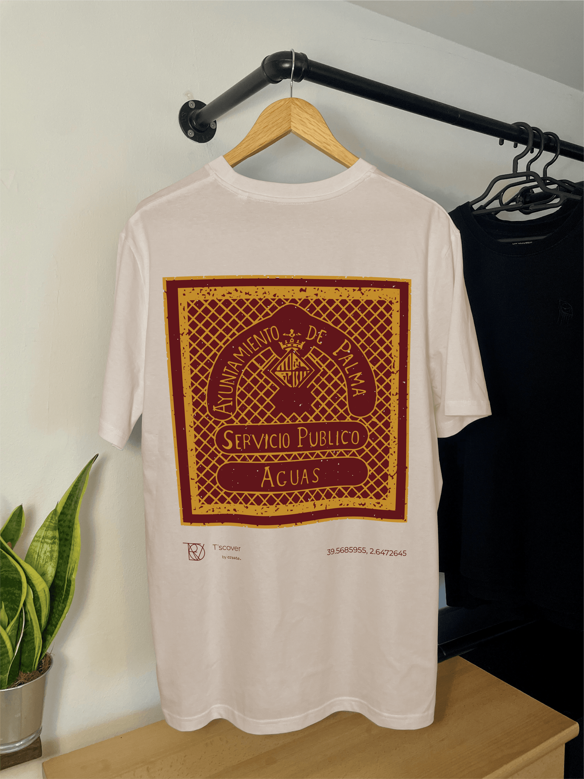 Mallorca Print Shirt Print shirts
Printshirts
T shirts
Kanaldeckel
Gullydeckel
Design 
Kanaldeckel print
Kanaldeckel design
Kanaldeckel printshirt
T shirt back print 
Back print
Discover 
Tscover 
Aufdruck
Stadt merch
Stadt
Tscover by create.studio
Tscover by create.
Manhole cover
Camiseta
Camiseta estempada
Palma de Mallorca